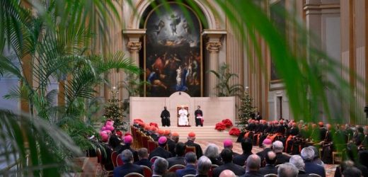 Đức Thánh Cha Gặp Gỡ Giáo Triều Roma Nhân Dịp Giáng Sinh Và Năm Mới