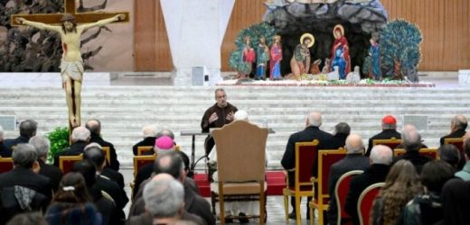 Bài Giảng Mùa Vọng Thứ Ba Cho Giáo Triều Rôma: Gặp Gỡ Những Người Ở Xa Để Nhìn Thấy Ánh Sáng Của Thiên Chúa