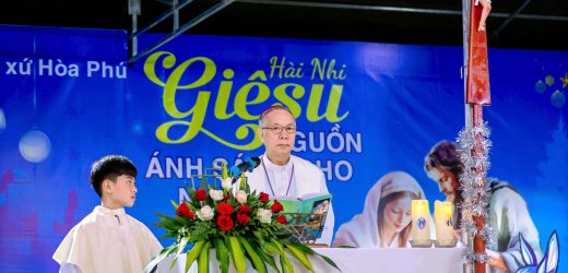 Đức Cha Aloisiô Làm Phép Chuông Mới Tại Giáo Xứ Hòa Phú
