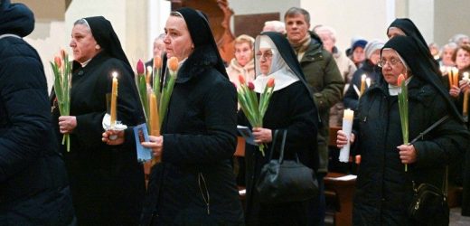 Đời Sống Thánh Hiến: Ngọn Nến Sáng Tiêu Hao Cho Một Tình Yêu Lớn!