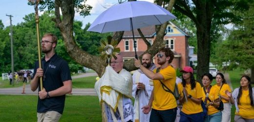 Lòng Sùng Kính Thánh Thể Gia Tăng Đáng Kể Tại Hoa Kỳ