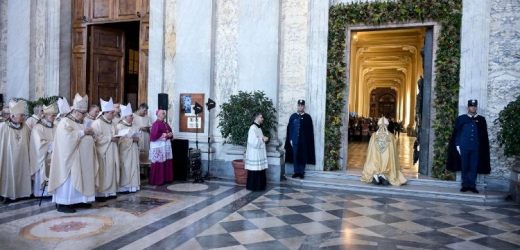 Giáo Hội Công Giáo: Từ Di Sản Năm Thánh Đến Sứ Vụ Môn Đệ Thừa Sai