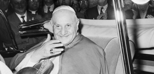 Bạn Có Biết Vị Giáo Hoàng Nào Đã Khởi Xướng Buổi Đọc Kinh Truyền Tin Không?