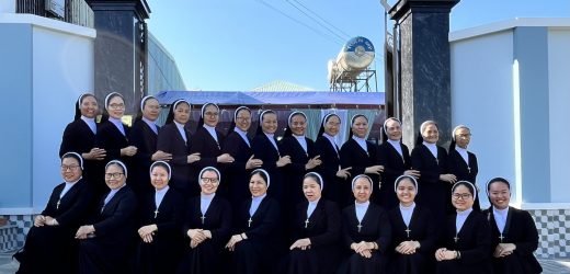 Nghi Thức Làm Phép Cộng Đoàn Đồng Tâm Pleiku – Hội Dòng Mến Thánh Giá Qui Nhơn