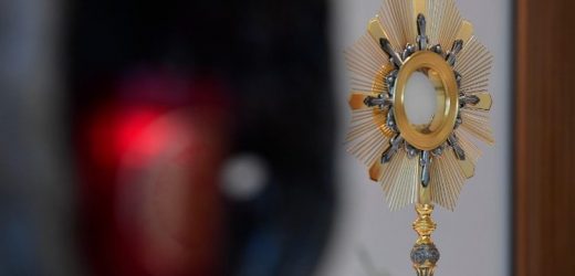 Cử Hành Sáng Kiến “24 Giờ Cho Chúa”, Các Nhà Thờ Sẽ Mở Cửa Cho Tín Hữu Chầu Thánh Thể Và Xưng Tội