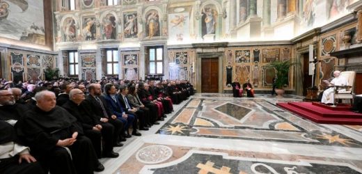 Đức Thánh Cha: Sứ Mạng của Linh Mục Giải Tội Là Tái Lập Sự Hiệp Nhất Giữa Con Người Với Thiên Chúa