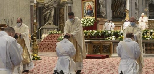 Báo Cáo Của Thượng Hội Đồng Kêu Gọi Việc Đào Tạo Tại Chủng Viện Không Tách Rời Đời Sống Giáo Xứ