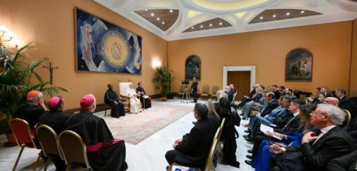 Đức Thánh Cha: Chăm Sóc Sức Khỏe Không Phải Là Đặc Quyền Của Một Số Ít Người