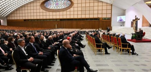 Cha Pasolini: “Đừng Dùng Những Điều Thuộc Về Thiên Chúa Để Tìm Kiếm Sự Chấp Thuận Và Công Nhận”