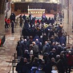 Hơn 370 Ngàn Người Viếng Di Hài Thánh Phanxicô Trong Một Tháng