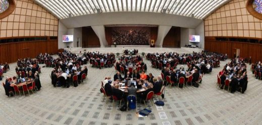 Báo Cáo Thượng Hội Đồng: Không Thể Thay Đổi Giáo Lý Của Giáo Hội Về Hôn Nhân Một Vợ Một Chồng