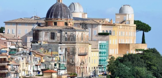 Đức Tin Và Khoa Học Không Phải Là Kẻ Thù Của Nhau – Và Giới Trẻ Cần Được Nghe Điều Đó