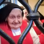 Nữ Tu 106 Tuổi Vẫn Sống Đời Chiêm Niệm Và Loan Báo Tin Mừng Qua YouTube