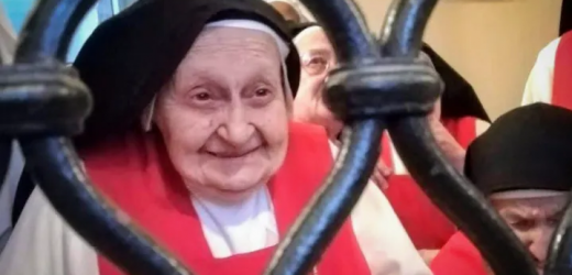 Nữ Tu 106 Tuổi Vẫn Sống Đời Chiêm Niệm Và Loan Báo Tin Mừng Qua YouTube