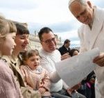 Tiếp Kiến Chung 1/4: Giáo Dân Là Những Viên Đá Sống Động Trong Giáo Hội Và Chứng Tá Cho Thế Giới