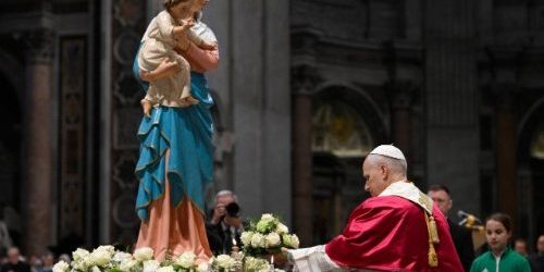 Đức Thánh Cha Chủ Sự Giờ Canh Thức Cầu Nguyện Cho Hòa Bình