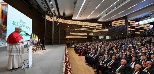 [Tông Du Algeria] Đức Thánh Cha Gặp Gỡ Chính Quyền, Xã Hội Dân Sự Và Ngoại Giao Đoàn