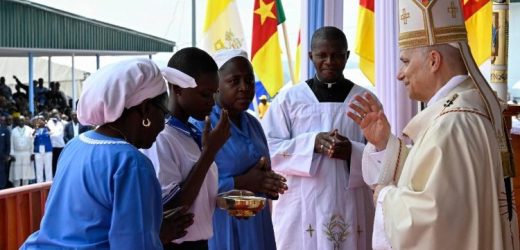 [Tông Du Camerun] Đức Thánh Cha Cử Hành Thánh Lễ Tại Sân Vận Động Japoma Ở Thành Phố Douala