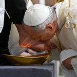 Bài Giảng Của Đức Thánh Cha – Thánh Lễ Tiệc Ly (2/4): Đức Giêsu Yêu Thương Cách Dứt Khoát