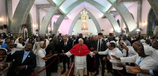 [Tông Du Angola] ĐTC Gặp Các Giám Mục, Linh Mục, Tu Sĩ, Giáo Lý Viên: Hãy Tiếp Tục Đề Cao Việc Đào Tạo Liên Tục