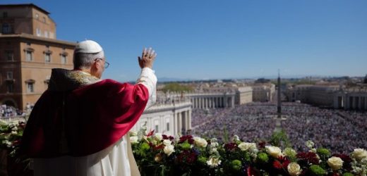 Sứ Điệp Urbi Et Orbi (5/4): Sức Mạnh Của Đức Kitô Phục Sinh Hoàn Toàn Phi Bạo Lực