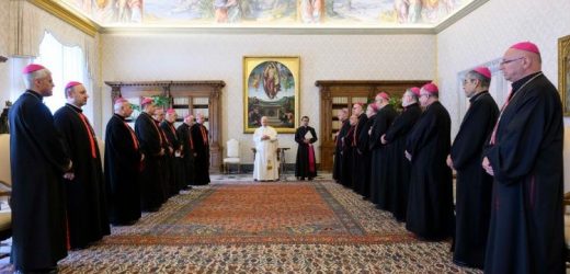 ĐTC Lêô XIV: Thiên Chúa Không Chúc Lành Cho Chiến Tranh