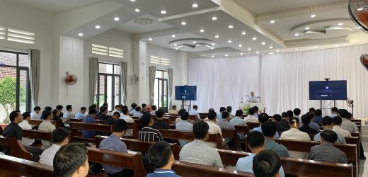 Thường Huấn Linh Mục Trẻ Giáo Phận Kon Tum –                                             “Linh mục trẻ trong môi trường kỹ thuật số: thách đố và cơ hội”