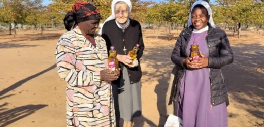 Nữ Tu Công Giáo Mang Hy Vọng Đến Vùng Nông Thôn Zimbabwe