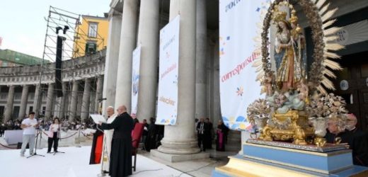 Đức Thánh Cha Gặp Gỡ Dân Thành Napoli