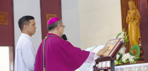 Nghi Thức Tuyên Xưng Đức Tin Và Tuyên Thệ Trung Thành Của Đức Giám Mục Gioan Baotixita Nguyễn Quốc Hưng