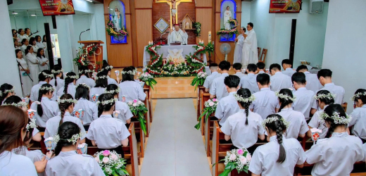 Giáo xứ Hòa Bình Và Hiếu Nghĩa: 37 Thiếu Nhi Hân Hoan Lãnh Nhận Bí Tích Thêm Sức