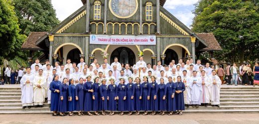 Dòng Ảnh Phép Lạ Kon Tum – Hồng Ân Vĩnh Khấn