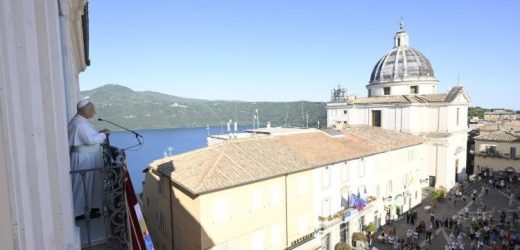 Đức Thánh Cha Bắt Đầu Thời Gian Nghỉ Hè Tại Castel Gandolfo