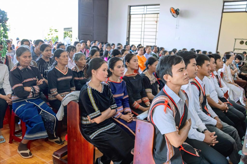 Hình ảnh này chưa có thuộc tính alt; tên tệp của nó là cat-minh-bon-mang06-14-1024x683.jpg