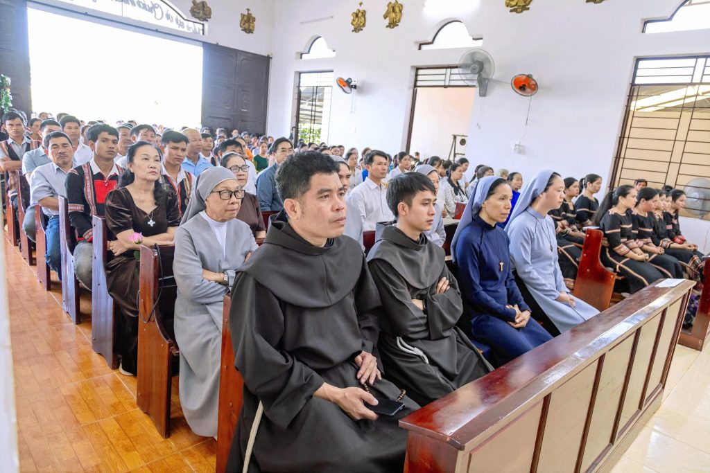 Hình ảnh này chưa có thuộc tính alt; tên tệp của nó là cat-minh-bon-mang06-5-1024x683.jpg