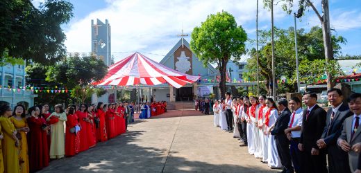 Cha Gioan Baotixita Hồ Quang Huyên Nhận Sứ Vụ Chánh Xứ Đức An Kiêm Quản Hạt Pleiku