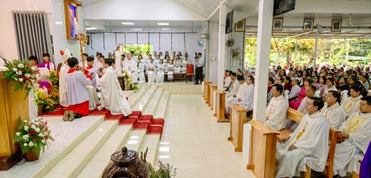 Thánh Lễ Nhận Sứ Vụ Tân Chánh Xứ Giáo xứ Kon Trang Long Loi