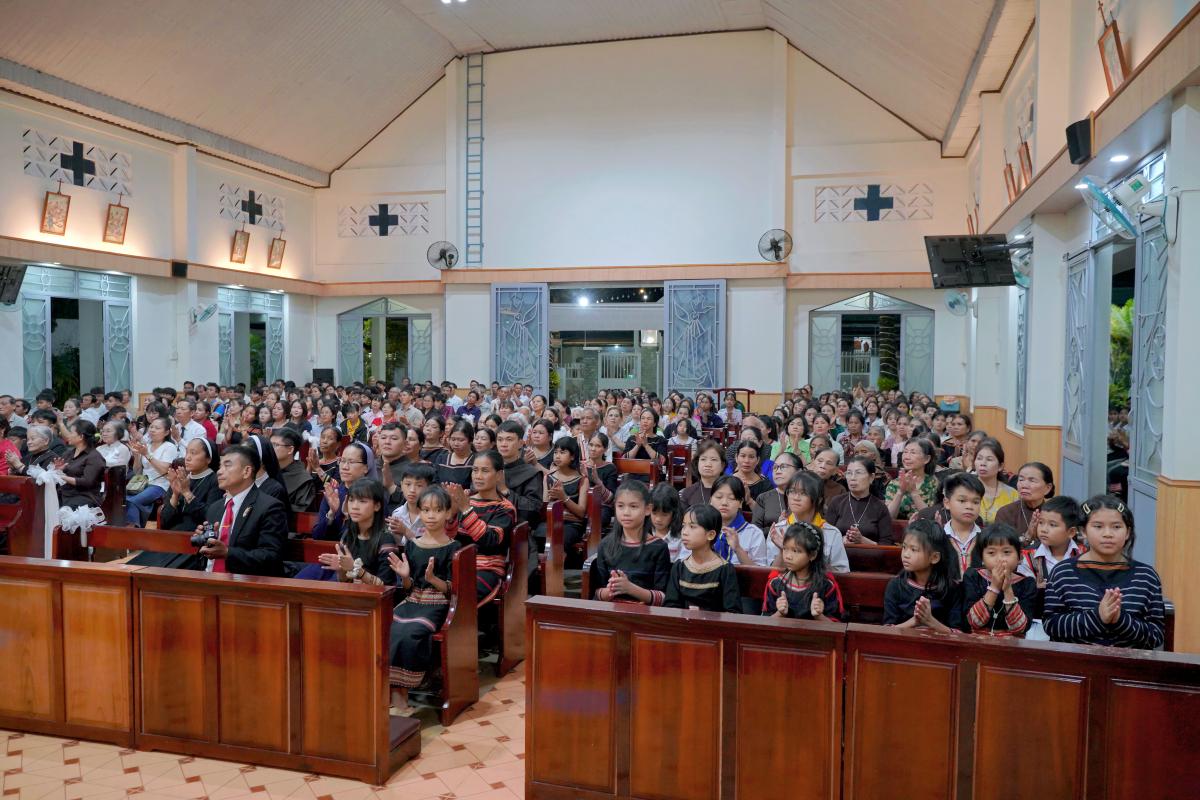 nhan xu hieu duc 26